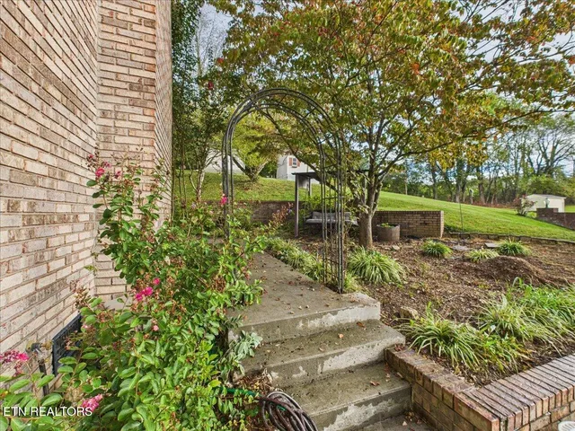 $425,000 | 170 Yorkshire Drive, Harrogate, TN 37752