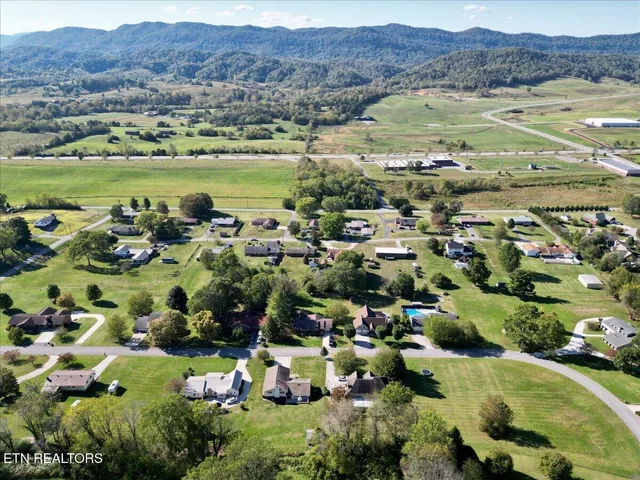 $425,000 | 170 Yorkshire Drive, Harrogate, TN 37752