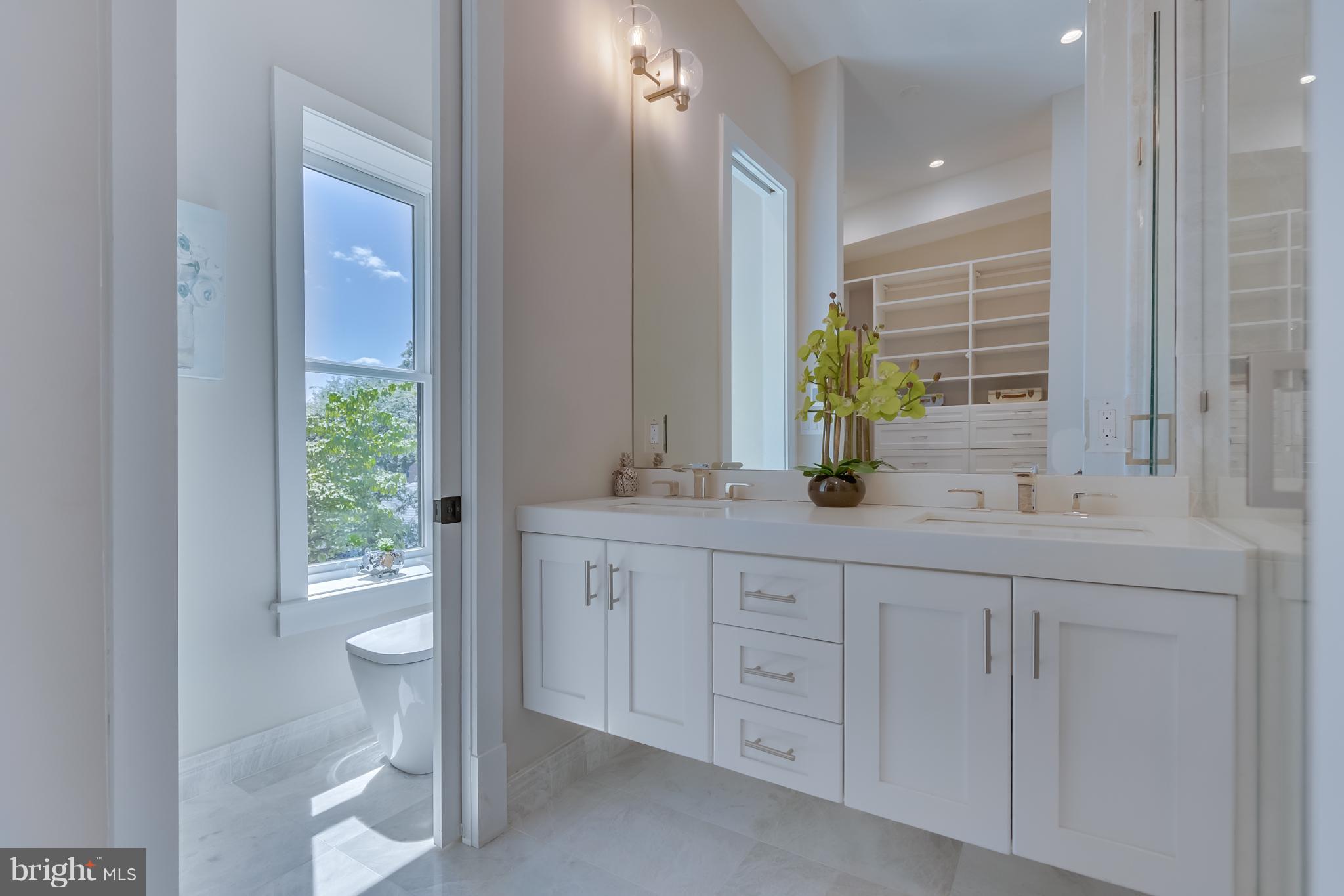 3320 Reservoir Road Northwest Washington, DC 20007 - Photo 11 of 24 Bath (Master)