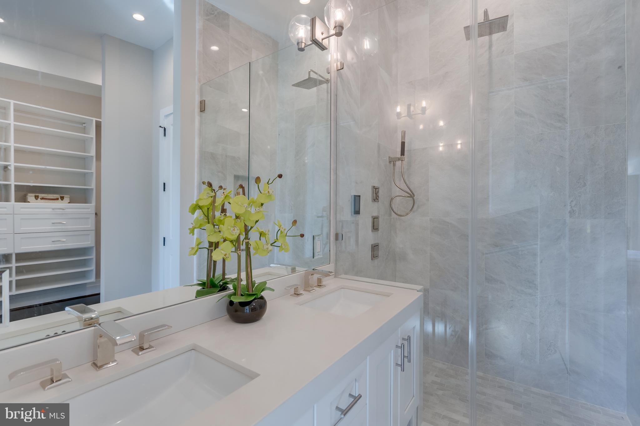 3320 Reservoir Road Northwest Washington, DC 20007 - Photo 12 of 24 Bath (Master)