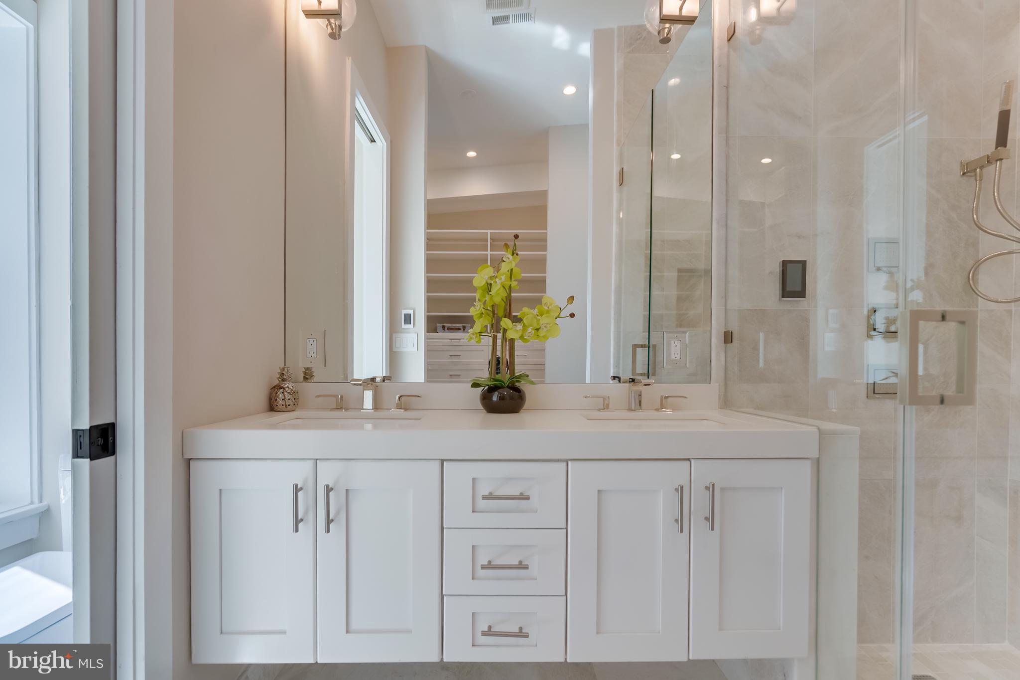 3320 Reservoir Road Northwest Washington, DC 20007 - Photo 13 of 24 Bath (Master)