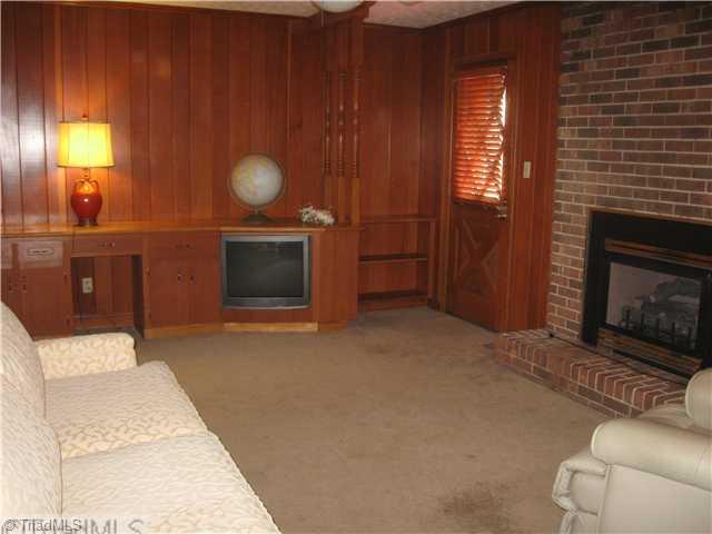 506 Barnes Road Winston-Salem, NC 27107 - Photo 3 of 14 Den/Family/Great Room.