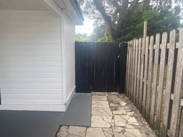 $1,800 | 170 Loquat Tree Drive, Lake Worth, FL 33462