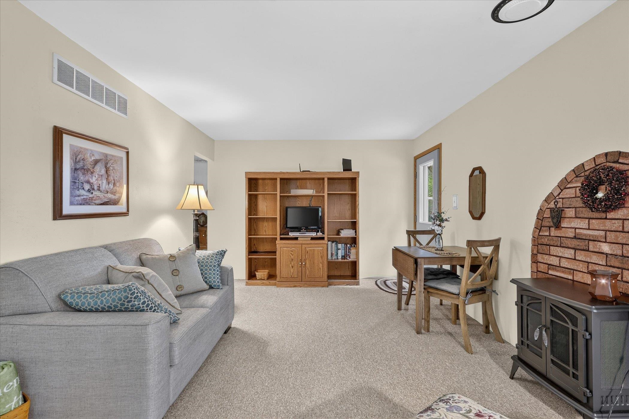 11901 West Brandherm Road Beloit, WI 53511 - Photo 8 of 51 Gallery Image 8