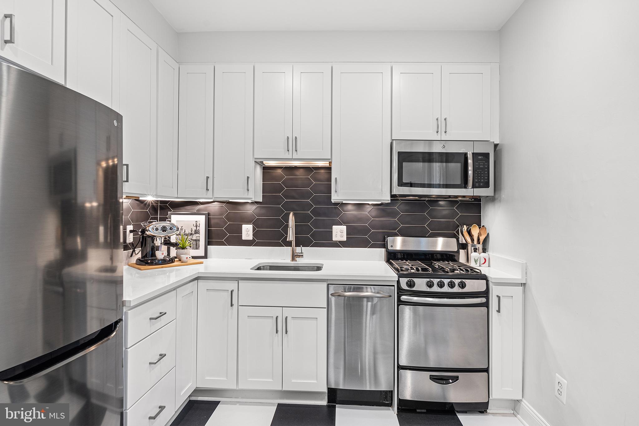 3022 R Street Northwest Washington, DC 20007 - Photo 14 of 39 You will love cooking here