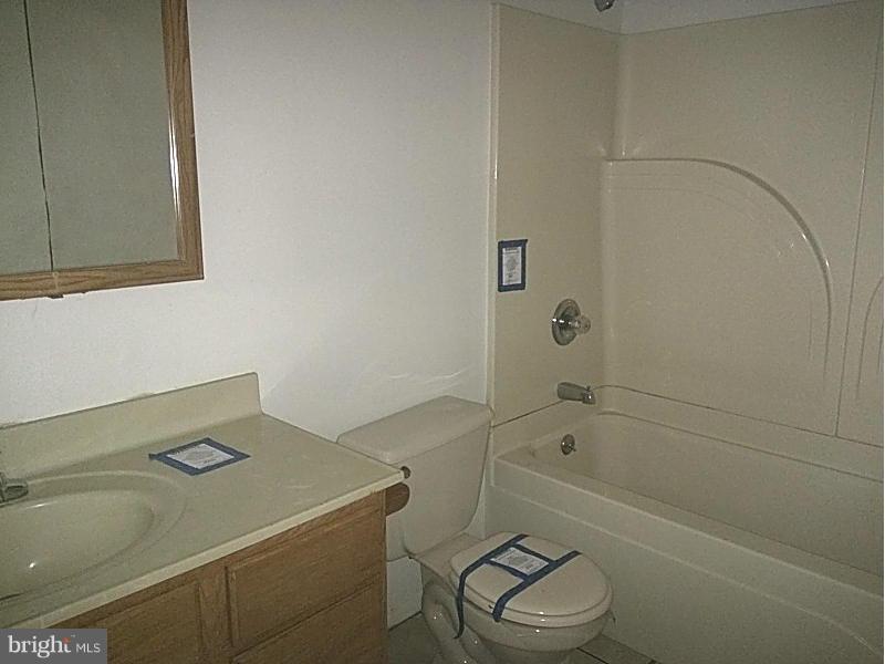 3325 Fieldview Road Baltimore, MD 21207 - Photo 22 of 30 Bath