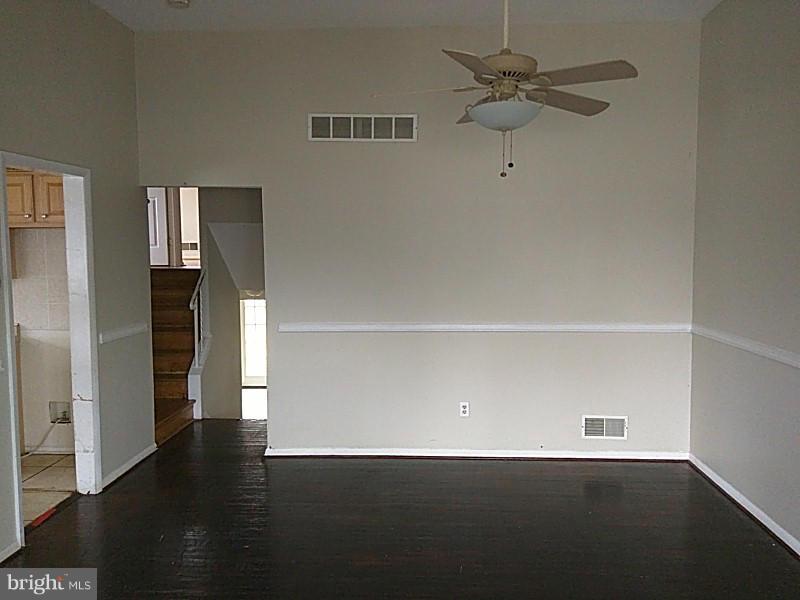 3325 Fieldview Road Baltimore, MD 21207 - Photo 4 of 30 Living Room