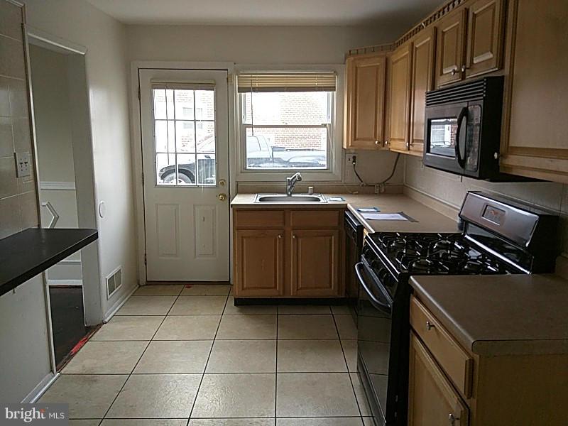 3325 Fieldview Road Baltimore, MD 21207 - Photo 8 of 30 Kitchen