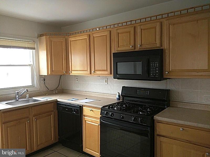 3325 Fieldview Road Baltimore, MD 21207 - Photo 10 of 30 Kitchen