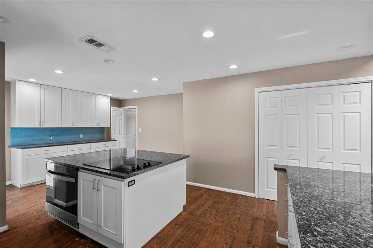 7228 Avenue R Santa Fe, TX 77510 - Photo 17 of 44 Gallery Image 17