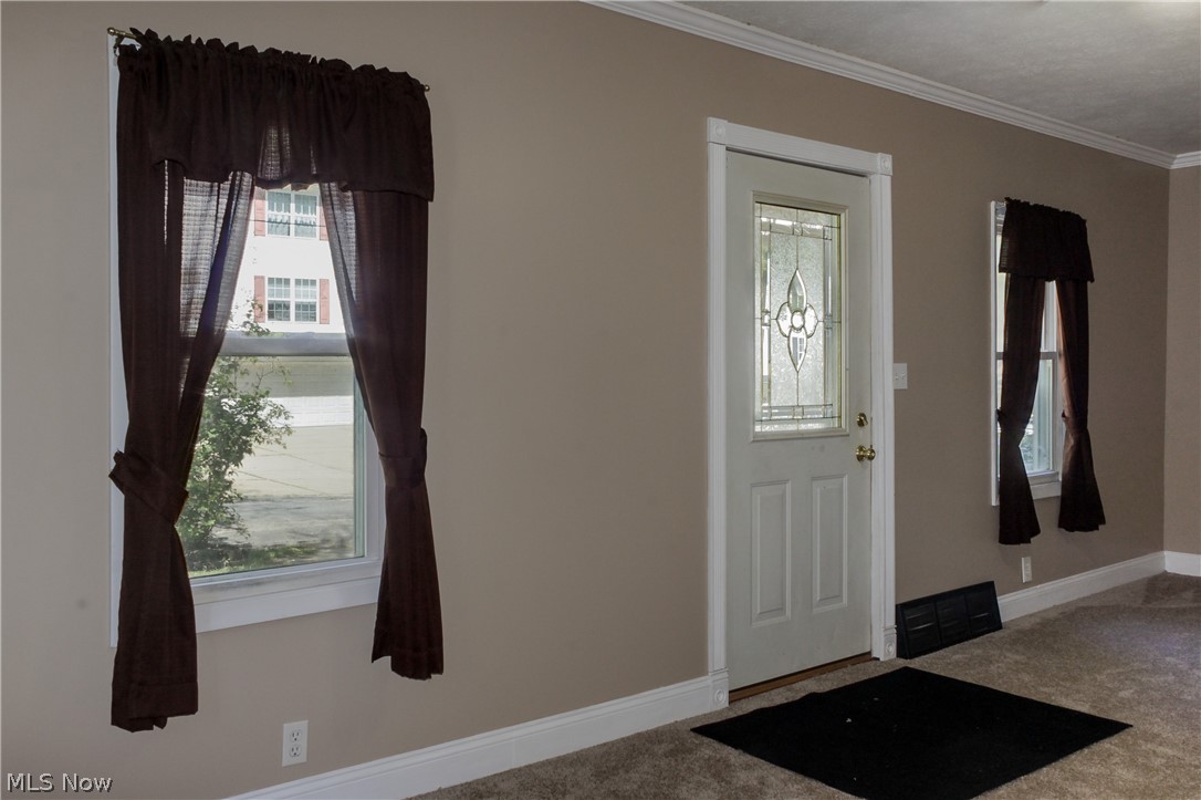 571 Perry Street Kent, OH 44240 - Photo 3 of 32