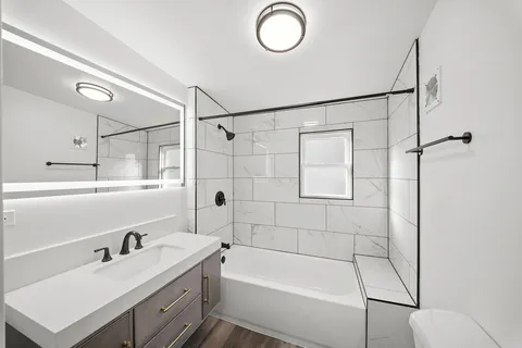 $289,000 | 9328 South Paxton Avenue, Chicago, IL 60617