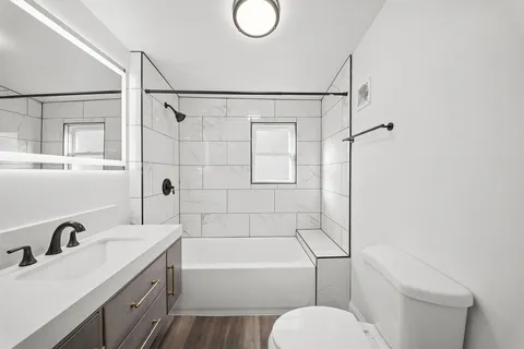 $289,000 | 9328 South Paxton Avenue, Chicago, IL 60617