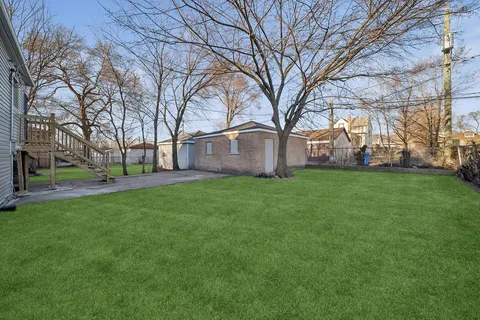 $289,000 | 9328 South Paxton Avenue, Chicago, IL 60617