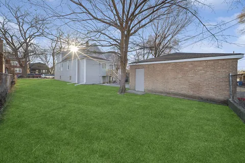 $289,000 | 9328 South Paxton Avenue, Chicago, IL 60617