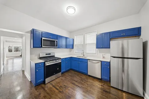 $289,000 | 9328 South Paxton Avenue, Chicago, IL 60617