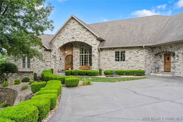 $1,475,000 | 119 Silver Oak Way, Reeds Spring, MO 65737