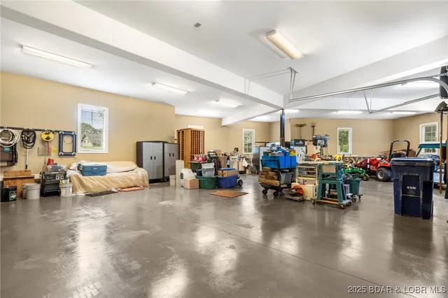 $1,475,000 | 119 Silver Oak Way, Reeds Spring, MO 65737