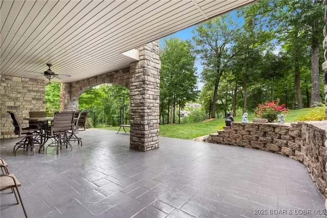 $1,475,000 | 119 Silver Oak Way, Reeds Spring, MO 65737