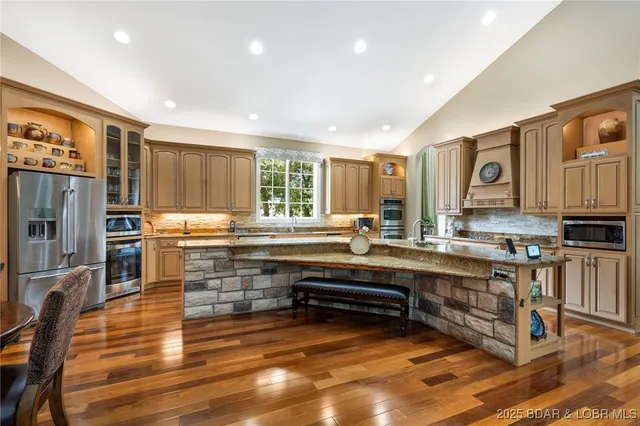 $1,475,000 | 119 Silver Oak Way, Reeds Spring, MO 65737