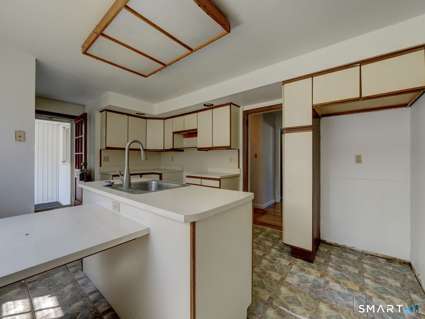 176 Stearns Street Bristol, CT 06010 - Photo 9 of 38