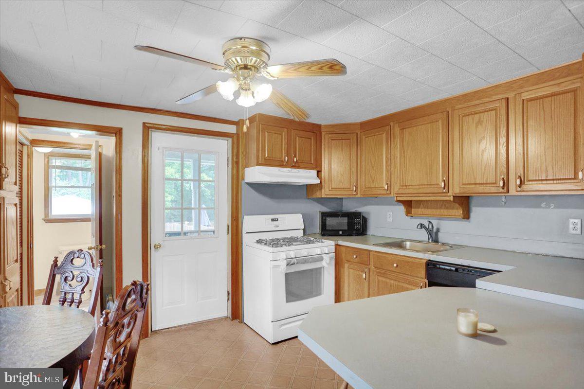 447 Parkview Road Reading, PA 19606 - Photo 6 of 19 Gallery Image 6
