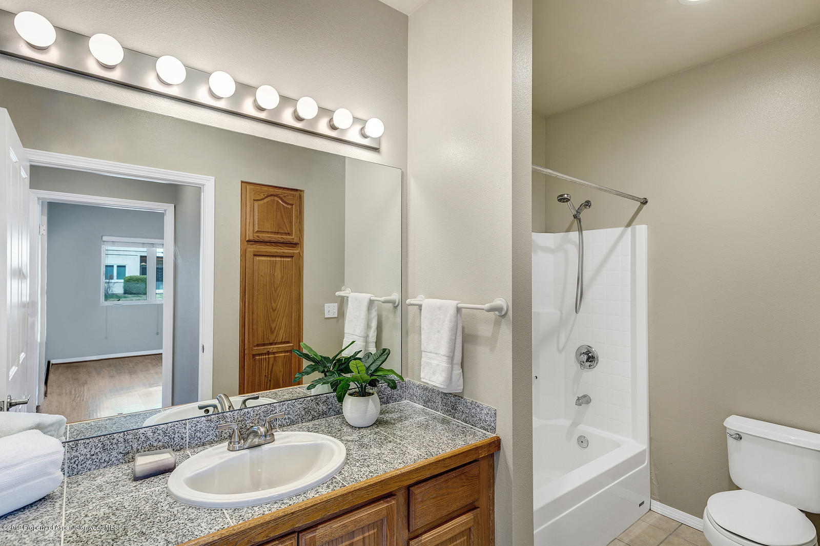 1400 East Valley Road, Unit 113 Basalt, CO 81621 - Photo 9 of 19 Bath 1