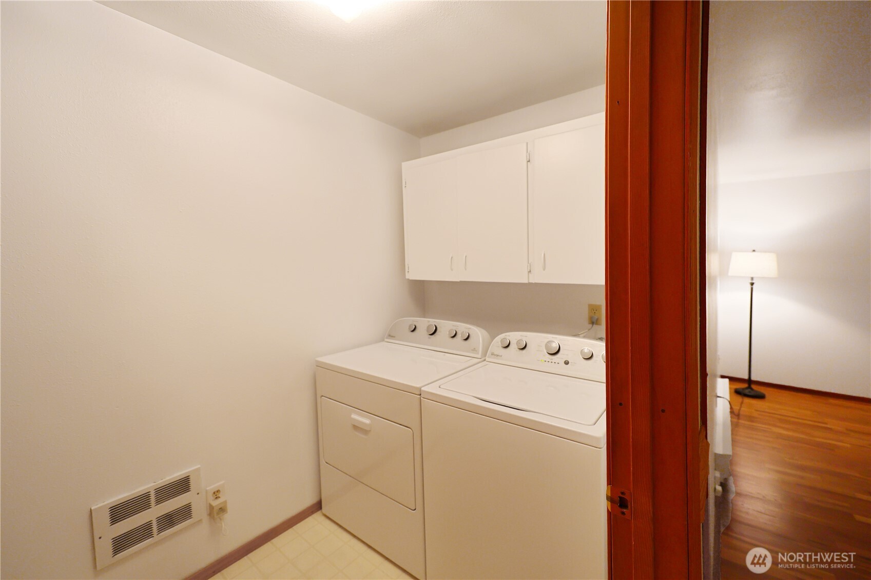 908 Willow Street Sumner, WA 98390 - Photo 11 of 32 a utility room with dryer and washer