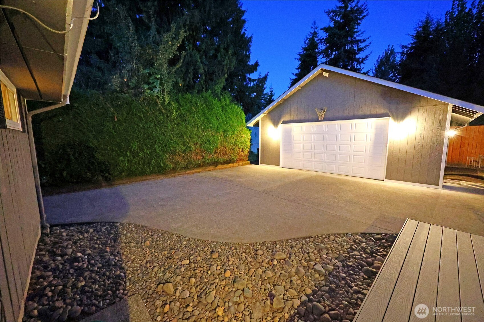 908 Willow Street Sumner, WA 98390 - Photo 27 of 32 a front view of a house with a yard