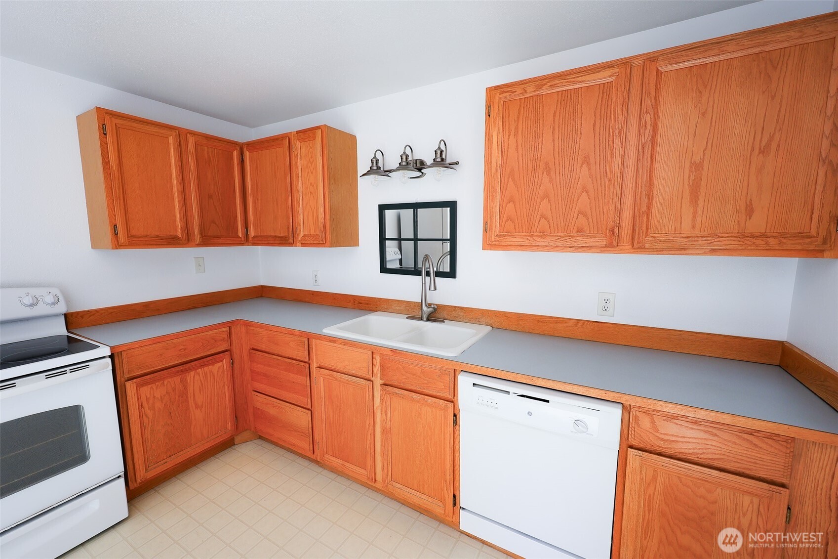 908 Willow Street Sumner, WA 98390 - Photo 8 of 32 a kitchen with stainless steel appliances granite countertop a sink dishwasher stove and cabinets