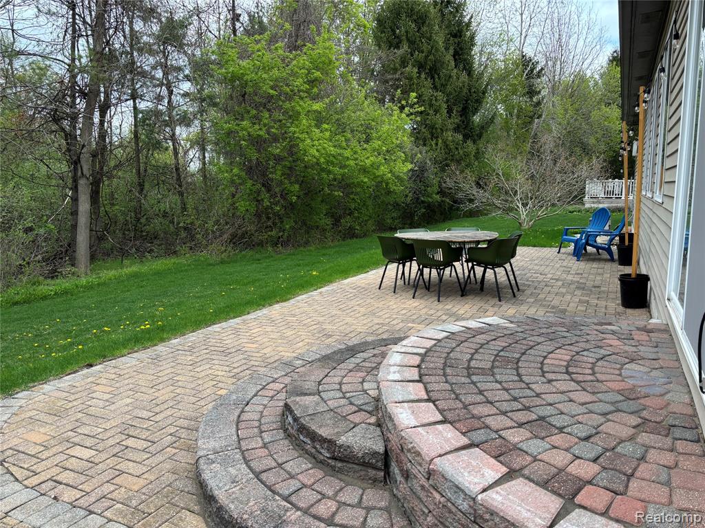 2108 Lagoon Drive Rochester, MI 48309 - Photo 18 of 20