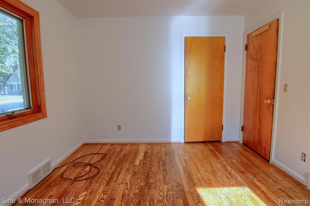 1536 Cook Road Grosse Pointe Woods, MI 48236 - Photo 13 of 39