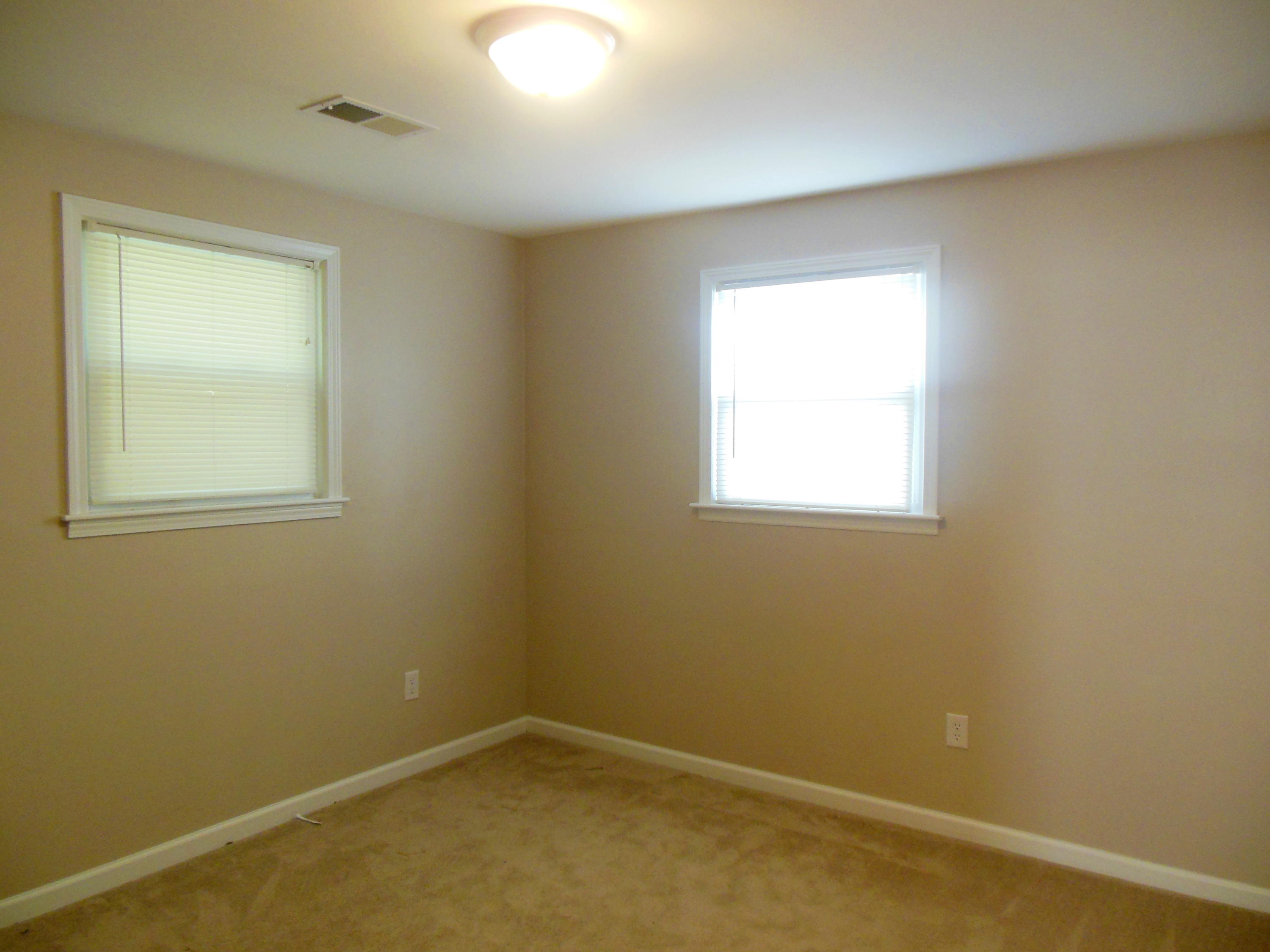 701 Riverland Road Southeast Roanoke, VA 24014 - Photo 15 of 33 an empty room with a window