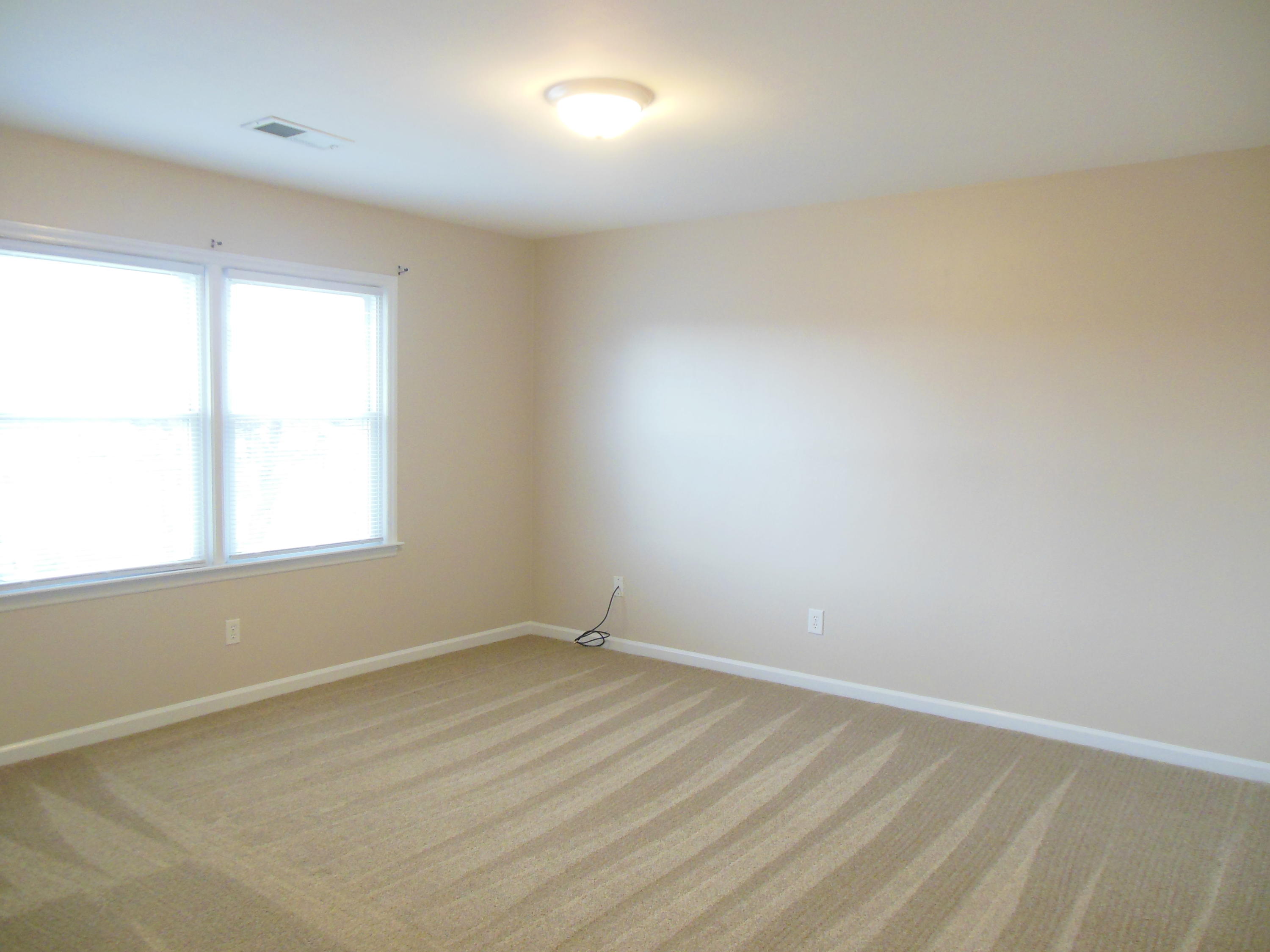 701 Riverland Road Southeast Roanoke, VA 24014 - Photo 21 of 33 an empty room with a window