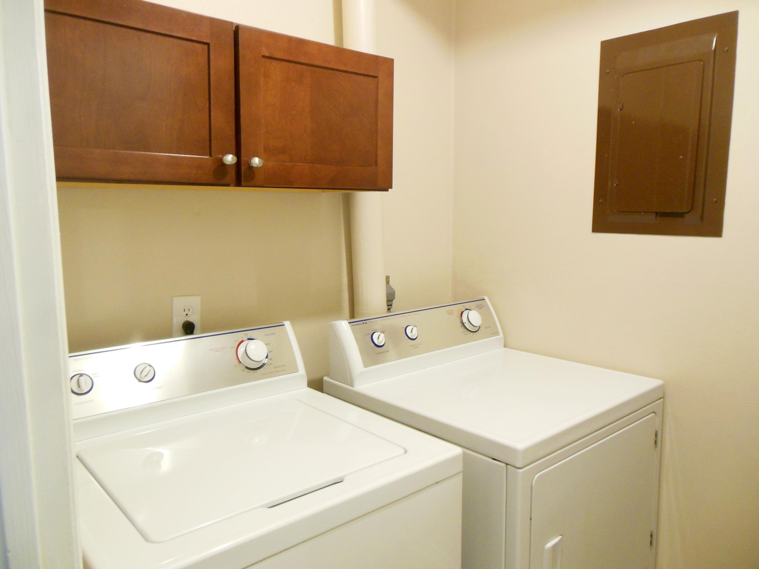 701 Riverland Road Southeast Roanoke, VA 24014 - Photo 26 of 33 a utility room with dryer and washer