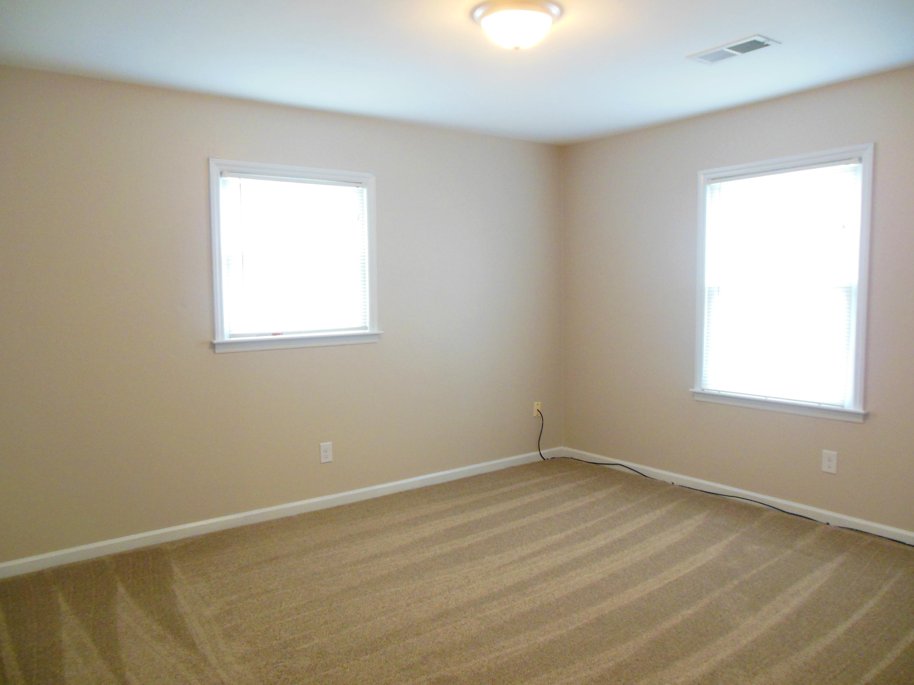 701 Riverland Road Southeast Roanoke, VA 24014 - Photo 27 of 33 an empty room with a window