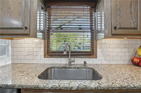 $699,950 | 5475 West 85th Terrace, Prairie Village, KS 66207