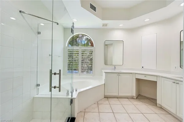 $3,800 | 1580 Clermont Drive, Unit L202, Naples, FL 34109