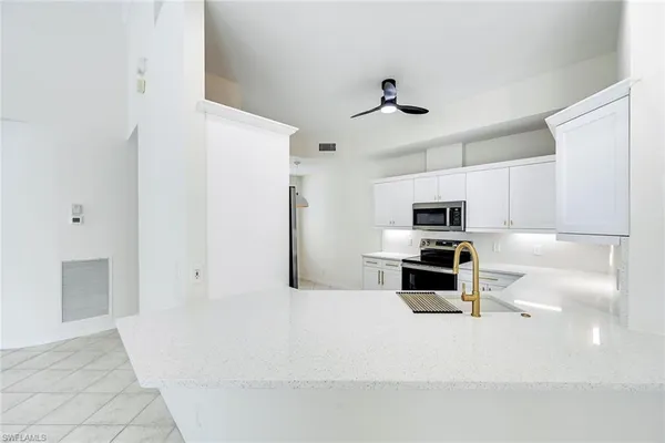 $3,800 | 1580 Clermont Drive, Unit L202, Naples, FL 34109