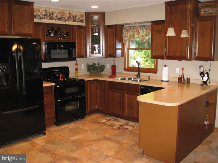 44 Falcon Drive Southampton, NJ 08088 - Photo 4 of 15