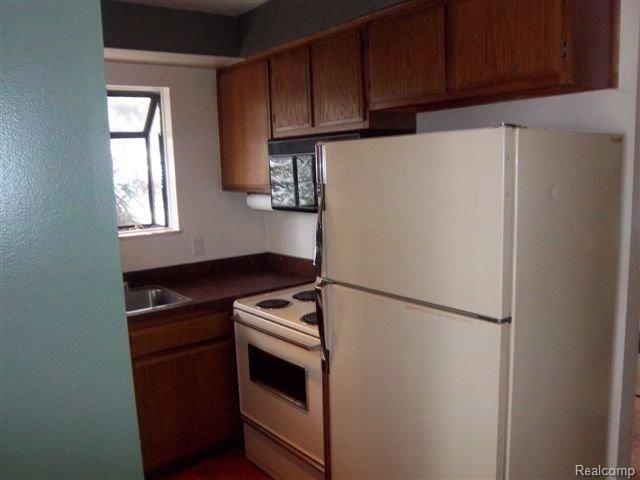 7266 Andersonville Road Clarkston, MI 48346 - Photo 6 of 12 9 Ktichen