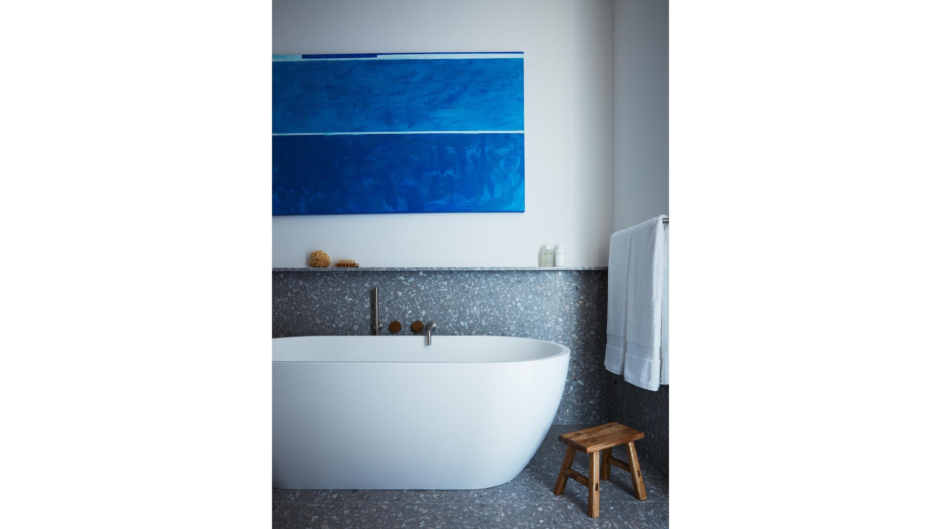 30 Front Street, Unit 19B Brooklyn, NY 11201 - Photo 9 of 36 a bathroom with a bathtub and a sink