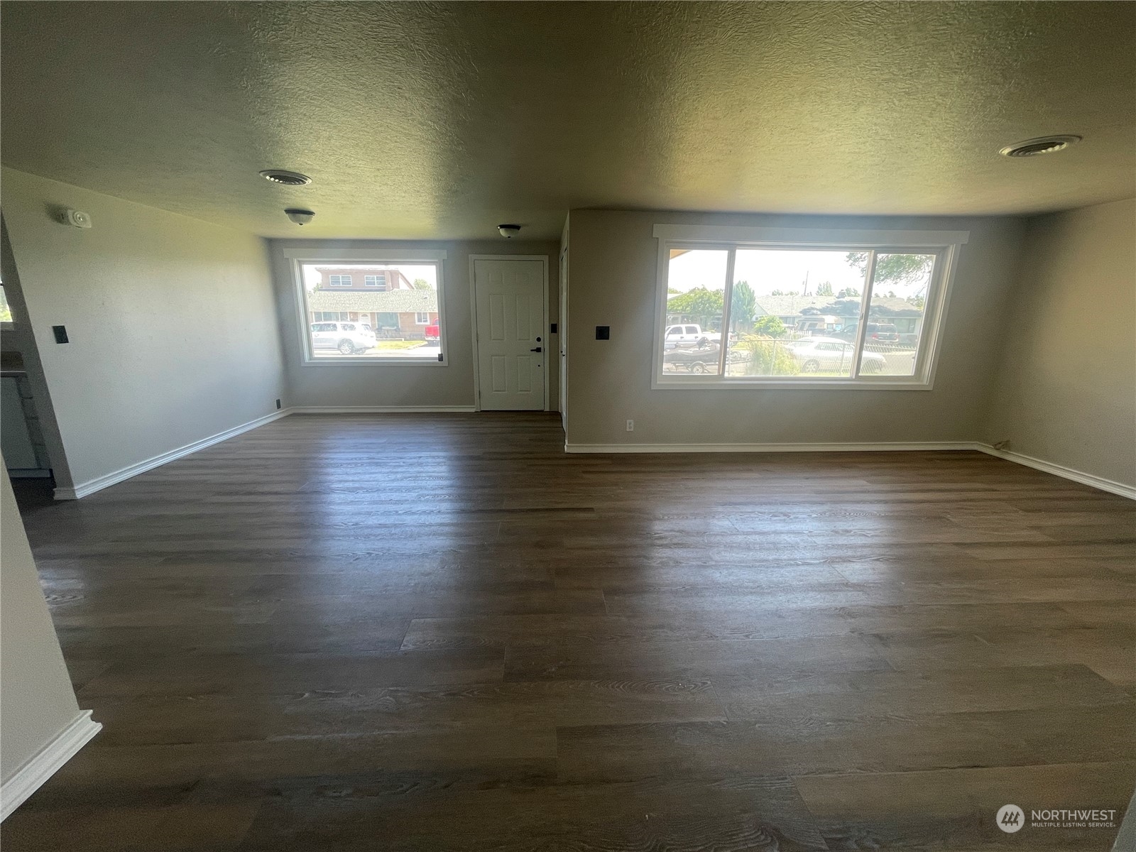 438 North Clark Road Moses Lake, WA 98837 - Photo 3 of 25 Gallery Image 3