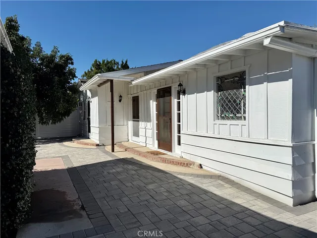 $5,800 | 22346 Burbank Boulevard, Woodland Hills, CA 91367