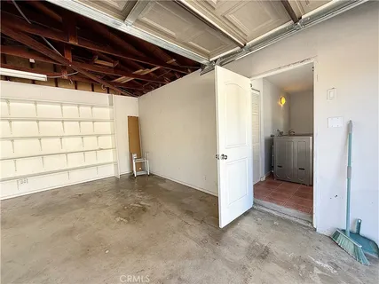 $5,800 | 22346 Burbank Boulevard, Woodland Hills, CA 91367