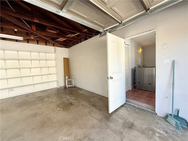 $5,800 | 22346 Burbank Boulevard, Woodland Hills, CA 91367