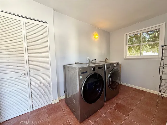 $5,800 | 22346 Burbank Boulevard, Woodland Hills, CA 91367