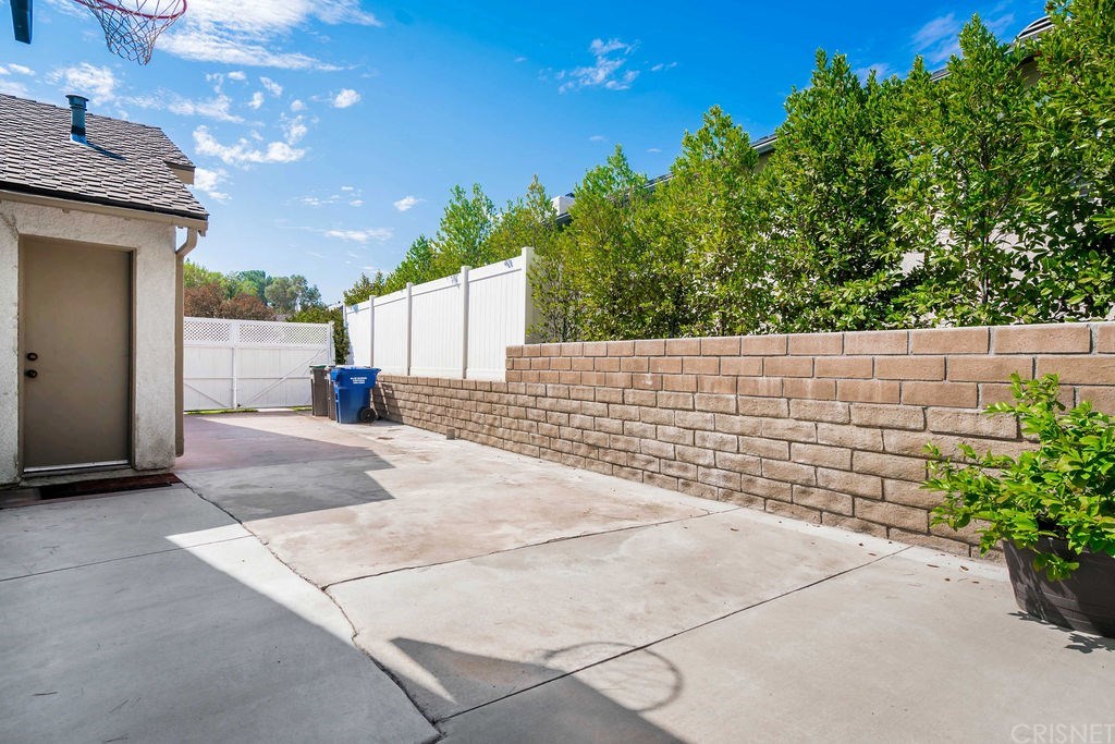 25466 Ave Escalera Valencia, CA 91355 - Photo 15 of 50