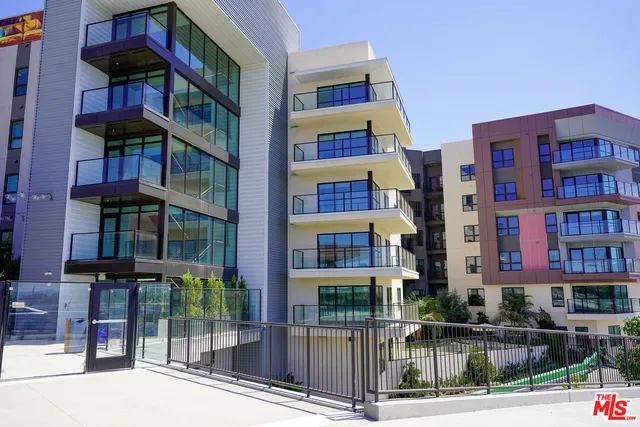 $4,760 | 800 North Front Street, Unit 1411, Burbank, CA 91502