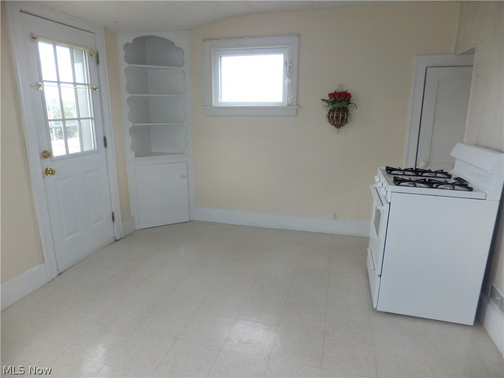 4304 Fulton Road Cleveland, OH 44144 - Photo 16 of 27 Gallery Image 16